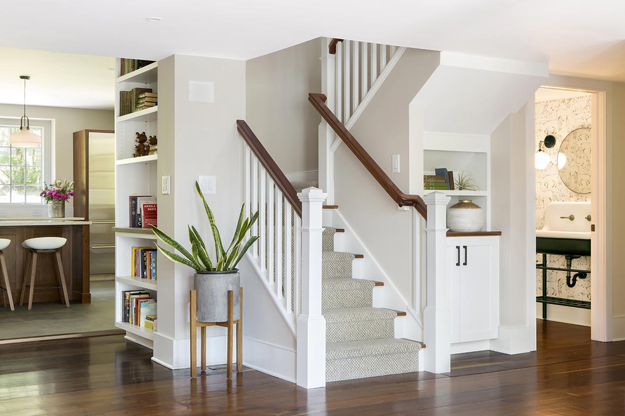 After: Now there’s a wide opening to the new kitchen from this hallway.