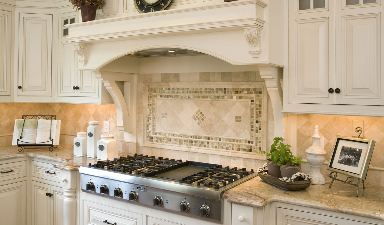 Traditional kitchen renovation by construction company Lasley Brahaney Architecture + Construction in Princeton, NJ