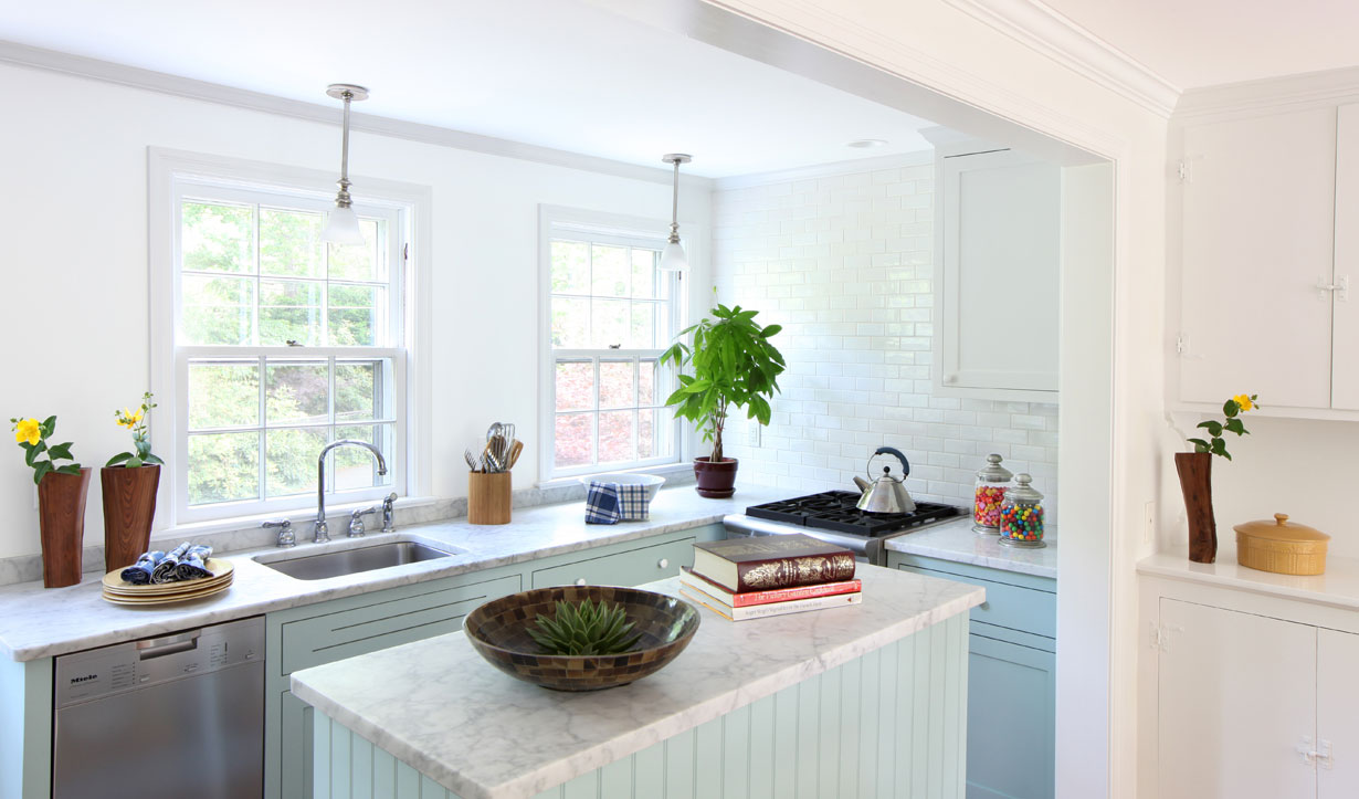 Carriage house kitchen design by architect Lasley Brahaney Architecture + Construction in Princeton, NJ