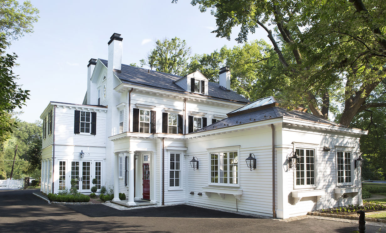 Stately Colonial Home & Carriage House 14
