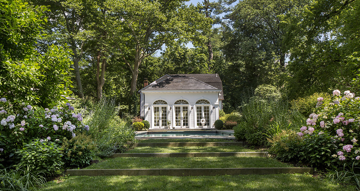 Stately Colonial Home & Carriage House 21