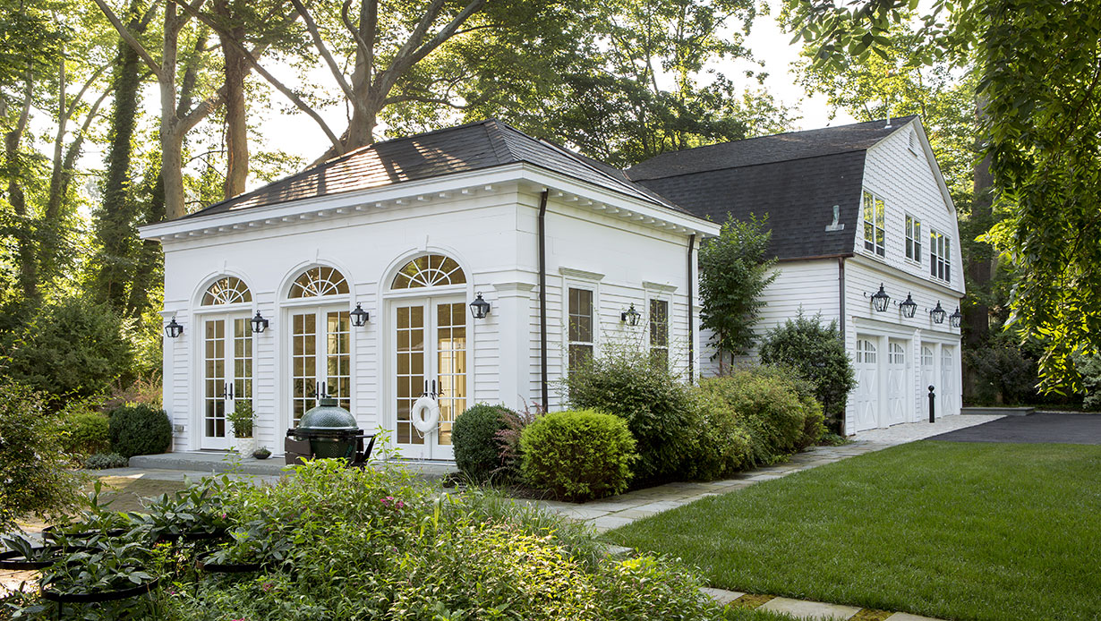 Stately Colonial Home & Carriage House 23