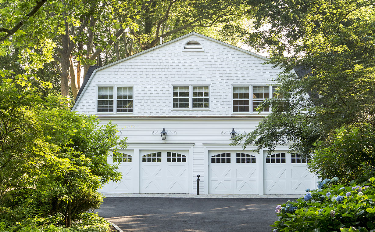 Stately Colonial Home & Carriage House 25